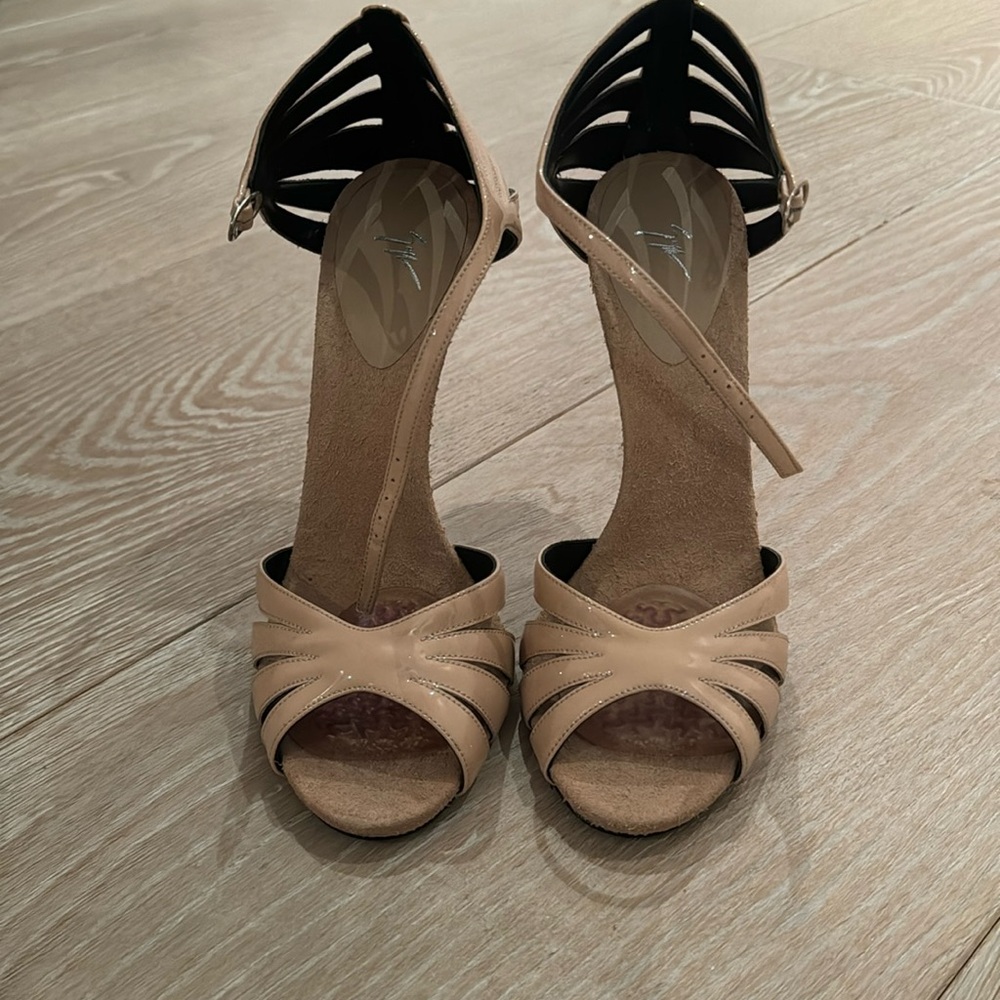 Never worn unique Giuseppe Zanotti heels
